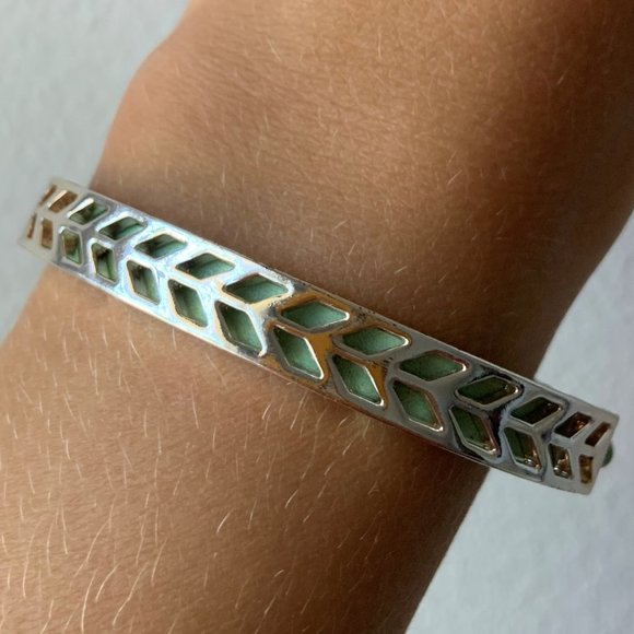 ~Host Pick~ Silver Blue Leather Chevron Adjustable - Picture 1 of 2